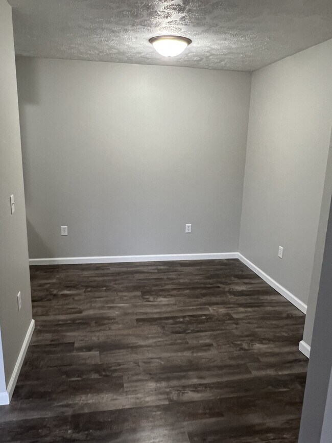 Foto del edificio - 605 Lakeshore Dr