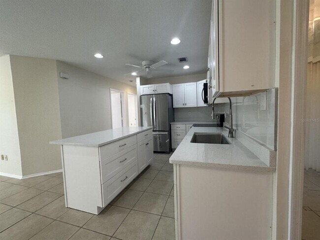 Foto del edificio - 5439 Kenwood Dr