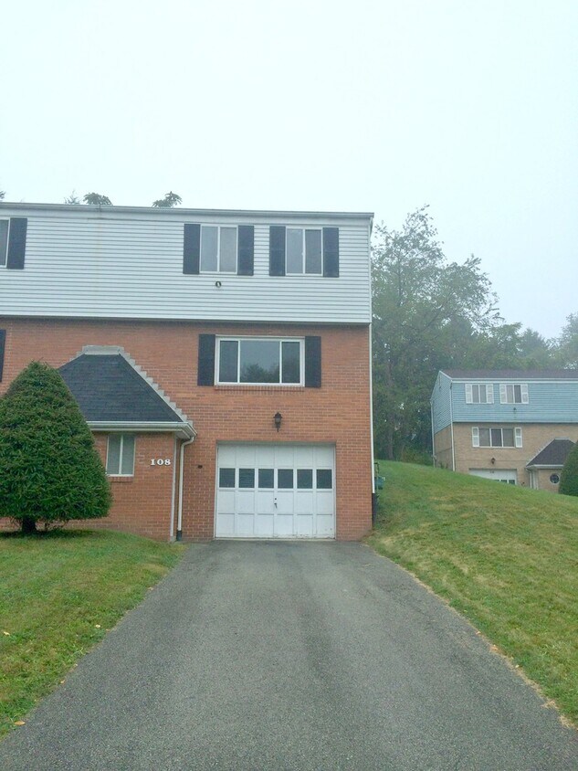 Foto principal - 2 Bedroom 1 Bathroom Townhouse in Shaler
