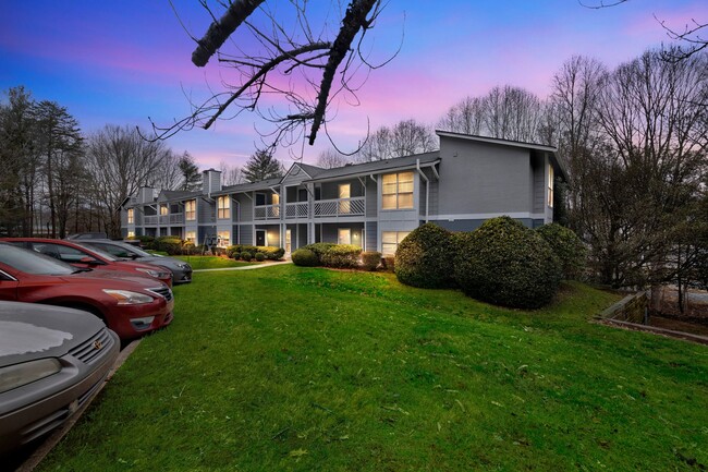 Building Photo - Northcliffe Forest Apartments