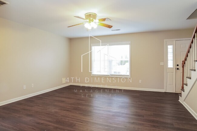 Building Photo - Charming 2 Bed, 2.5 Bath Townhouse in Rand...