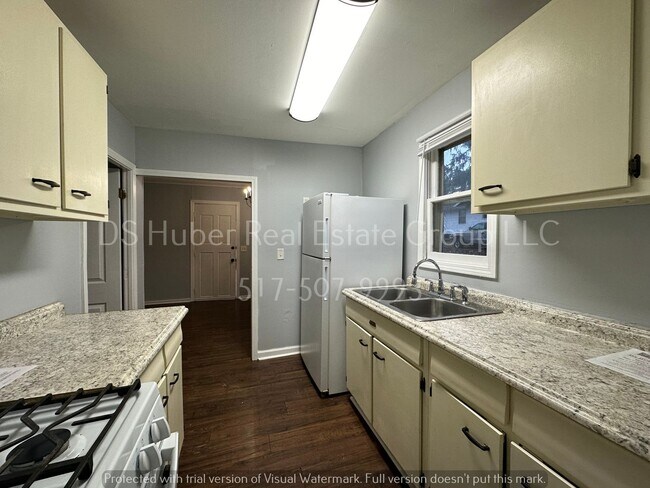 Foto del edificio - 2 bedroom home with garage, basement and s...