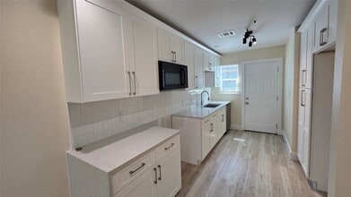 Building Photo - 7318 La Salette St