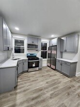 Building Photo - 65 Halstead St