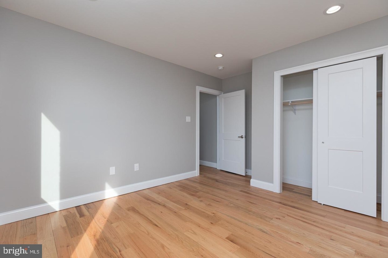 Foto principal - 2465 Jasper St