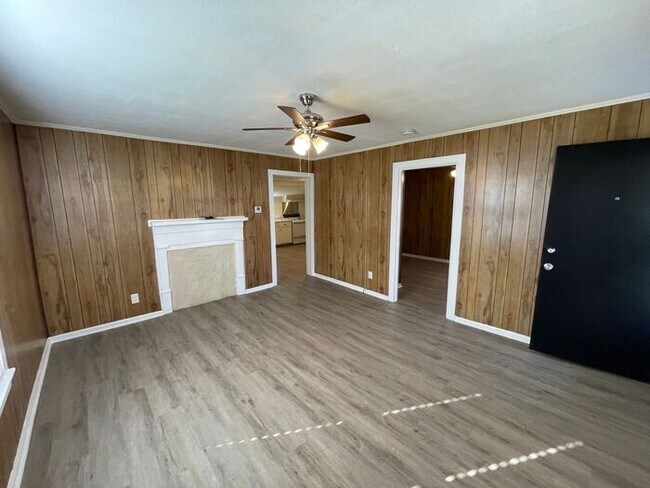 Building Photo - 1 bedroom 1 bath house