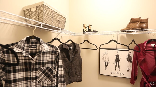 Interior Photo - Lincoln Pointe