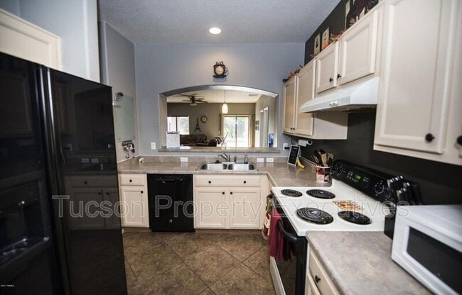 Building Photo - 12700 N Rodeo Land