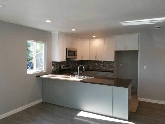Kitchen - 4203 Verdant St