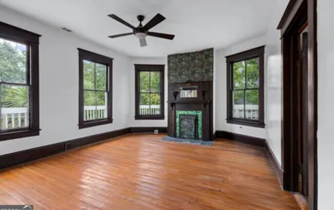 Foto del edificio - 657 E Henry St