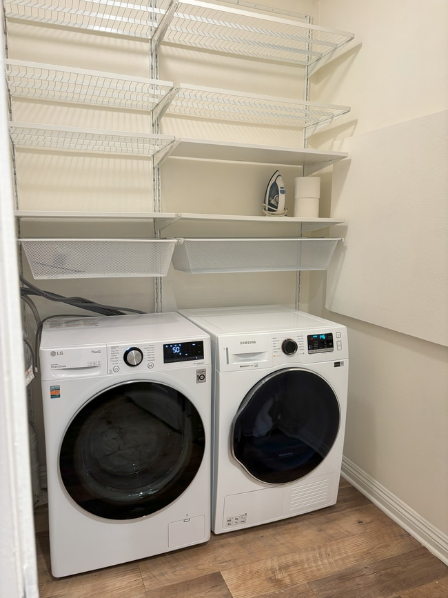 Building Photo - 532 N Rossmore Ave