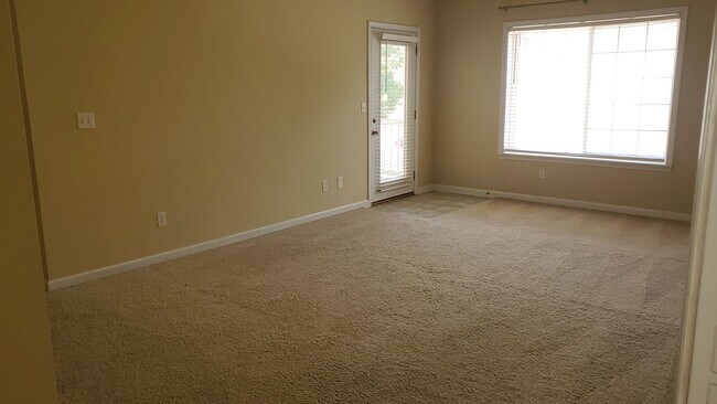 Foto del edificio - Spencers Crest Condo, 3 bd, N Columbia, up...