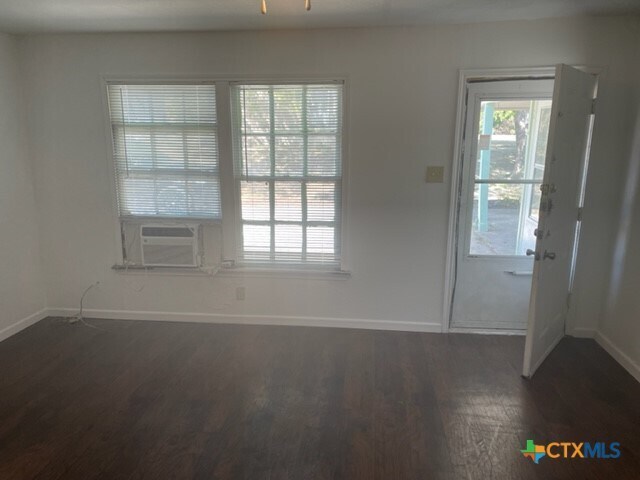 Foto del edificio - 2701 Stetson Ave