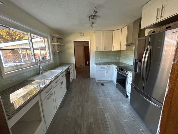 Building Photo - Hollywood Hills Subdivision Mid-Mod Ranch Available Now!