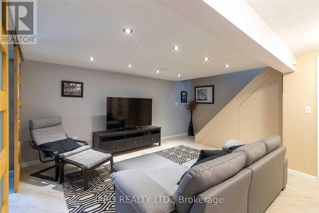 Photo du bâtiment - 730 Breezy Dr