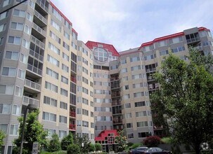 Building Photo - 10 Stewart Pl