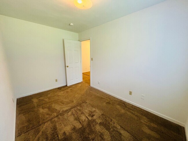 Building Photo - 401 Berryfield Ln