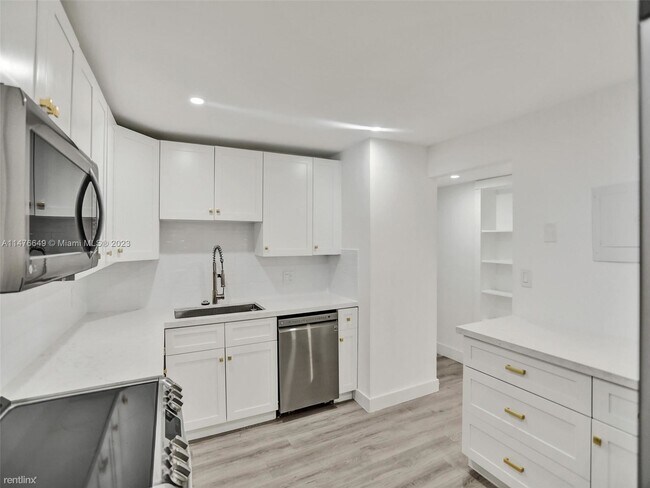 Building Photo - 3 br, 2.5 bath House - 2500 NE 135th St # ...