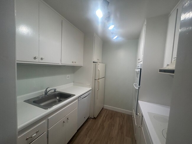 Building Photo - Beautiful Laurie Meadows San Mateo