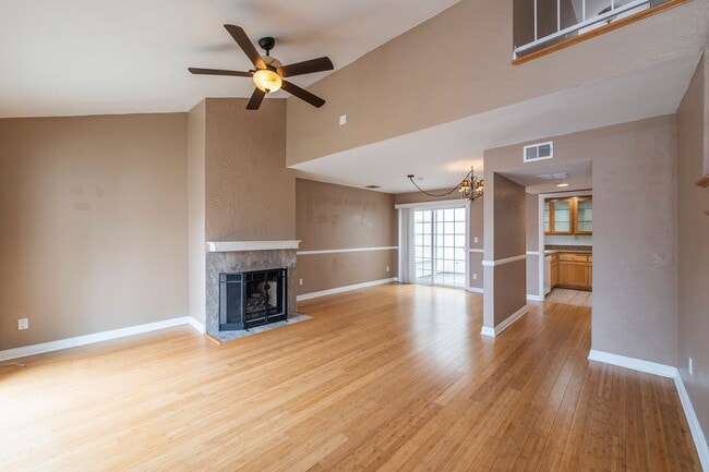 Building Photo - Beautiful Redondo Beach Condominium Rental!