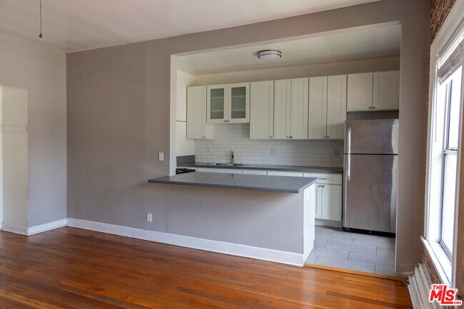 Foto del edificio - 661 Shatto Pl