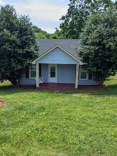 Building Photo - 3006 Lakeshore Dr