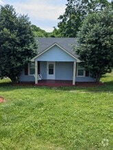 Building Photo - 3006 Lakeshore Dr