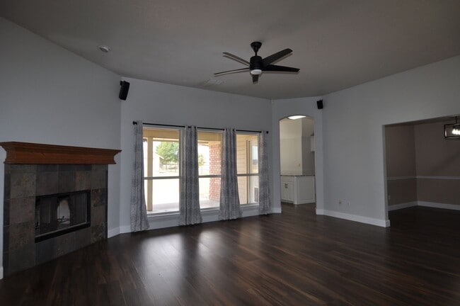 Building Photo - Beautiful Custom 3-Bed, 2-Bath Home in Sad...