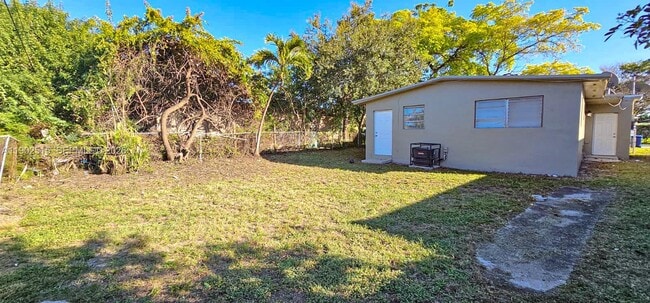 Building Photo - 2781 NW 13th Ct