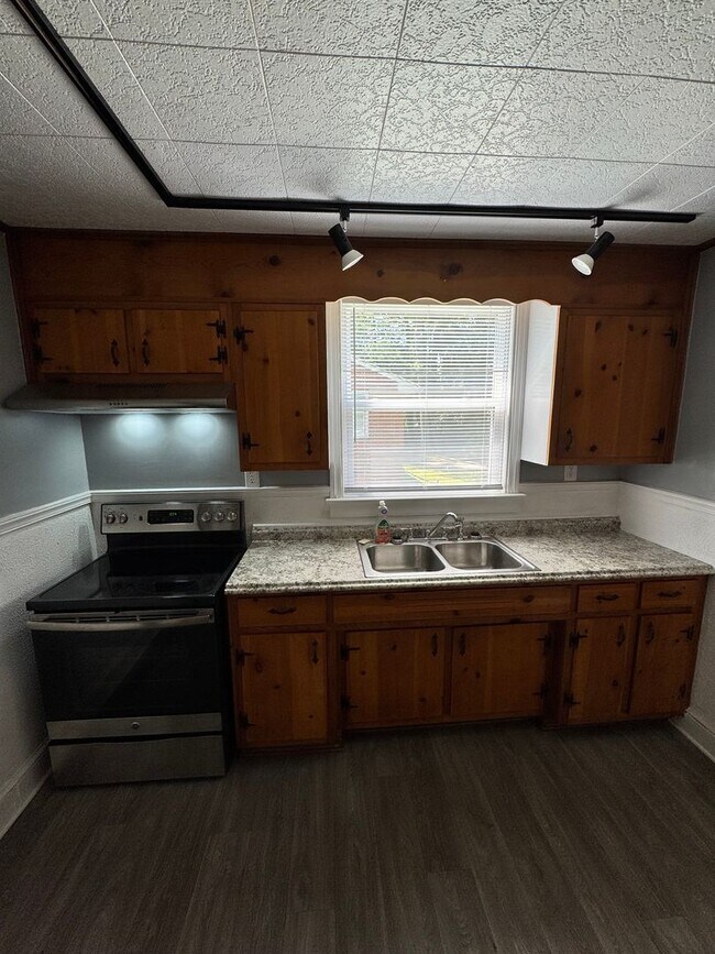 Foto del edificio - Cozy 4 bed 1.5 bath Ranch House in Petersburg