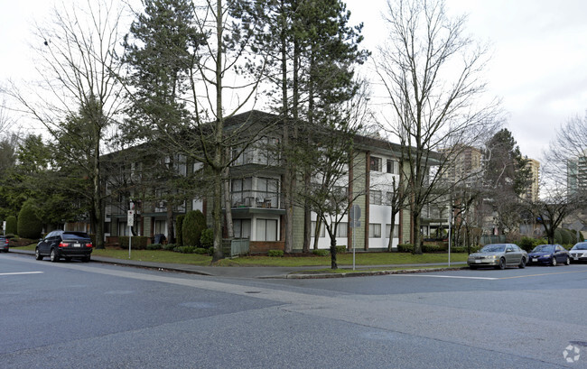 Building Photo - Michelle Manor
