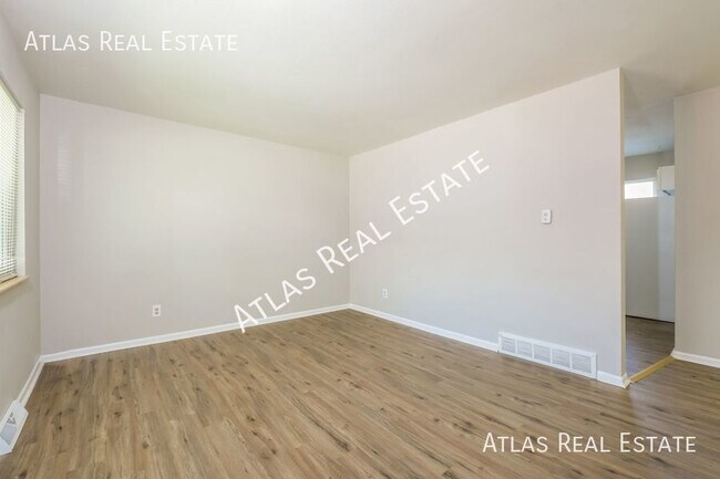 Building Photo - Newly Renovated 4 Bed 2 Bath Home Right of...