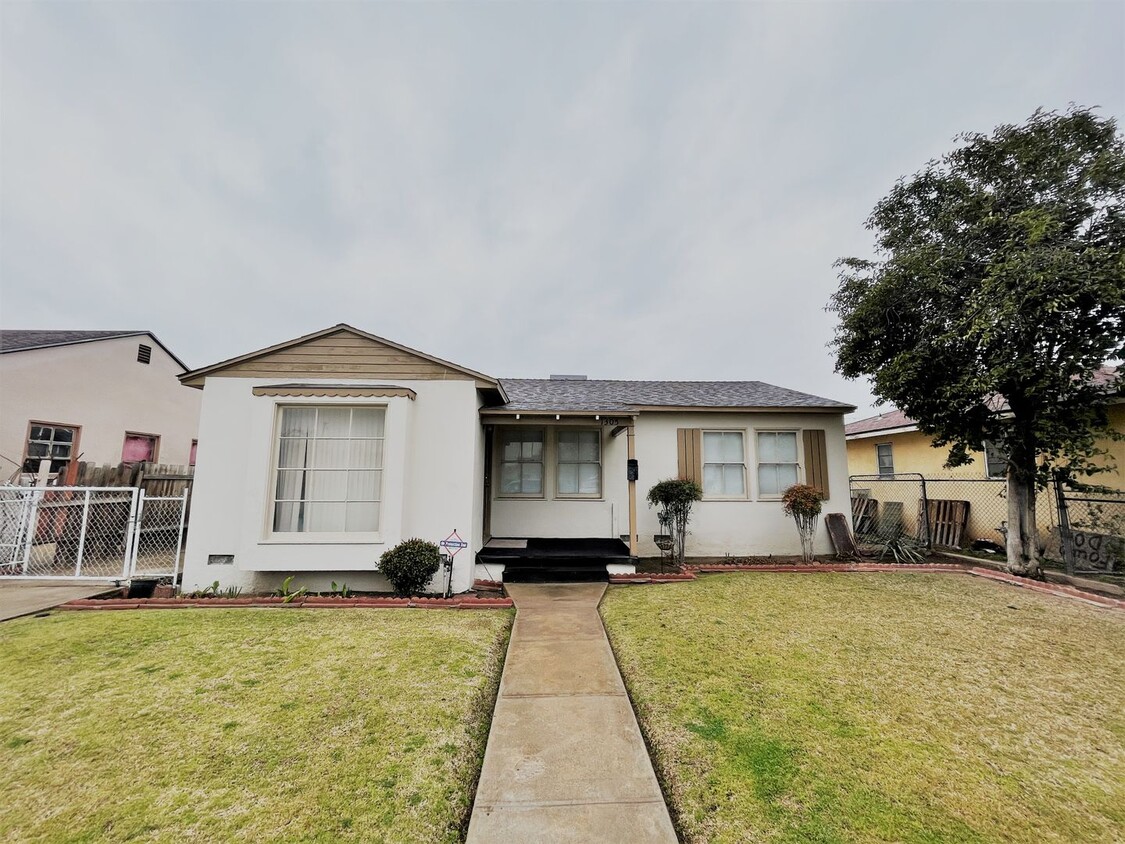 Primary Photo - Centrally located 3-bedroom house