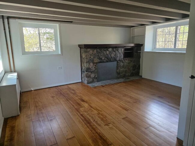 Building Photo - 2119 Highland-