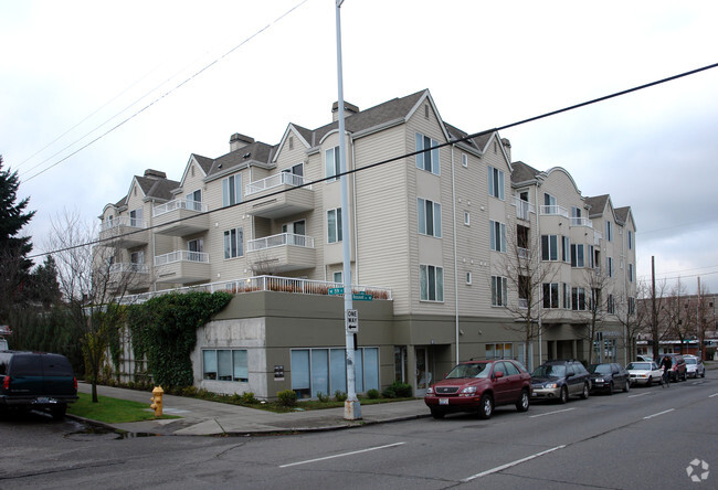 Building Photo - Ravenna Park Place