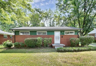 Building Photo - 2244 English Dr