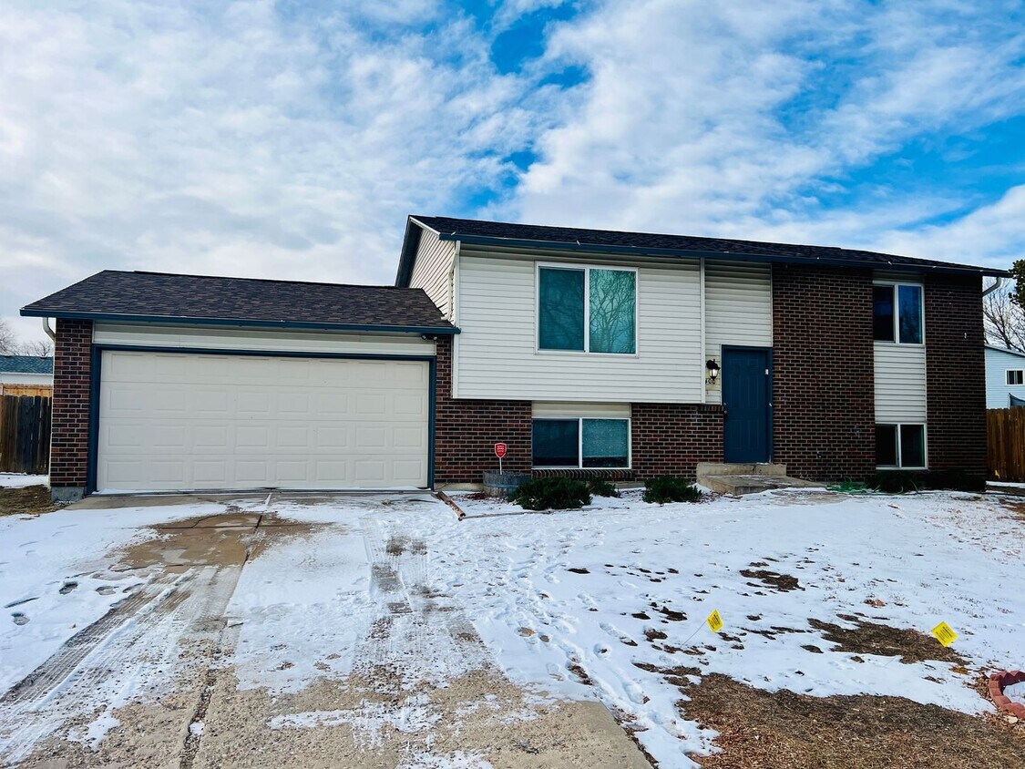 Updated 4-bedroom, 2 bathroom home in Thornton! - Updated 4-bedroom, 2 bathroom home in Thornton!