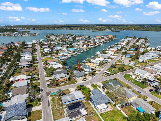 Foto del edificio - 200 176th Terrace E