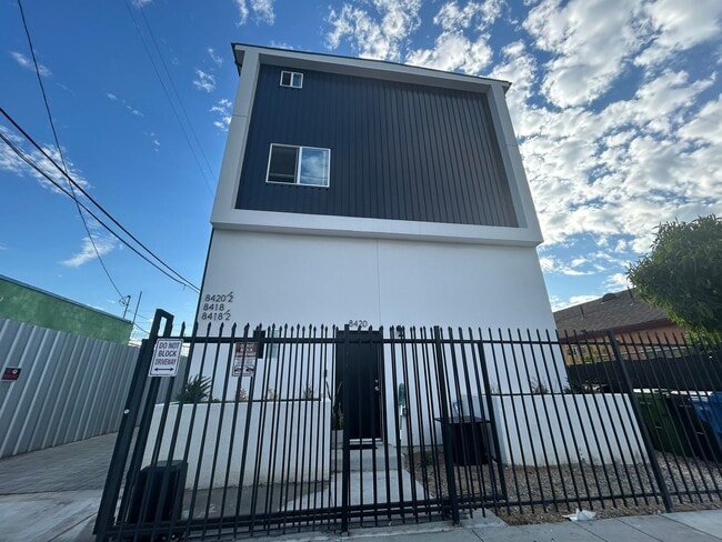 NewB La T 8418 - NewB La T 8418 Apartment