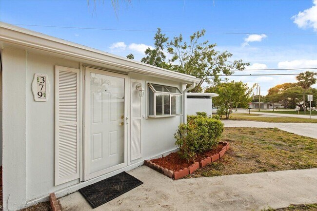 Building Photo - 379 Garden Blvd