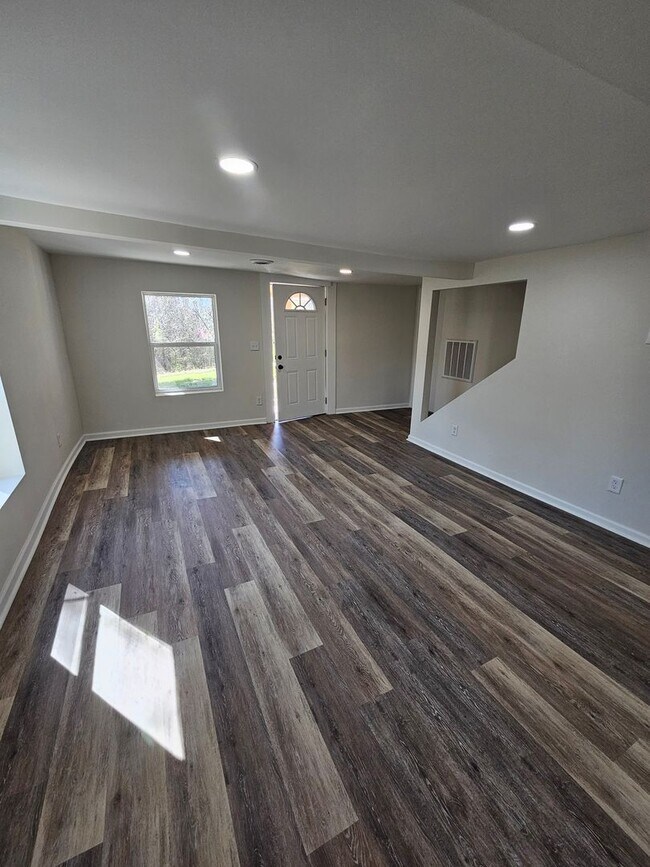 Foto del edificio - 3-Bedroom 2 Bath, 2-story home ready for you to call home today!