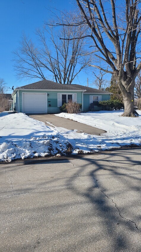 Primary Photo - 621 31st St SE