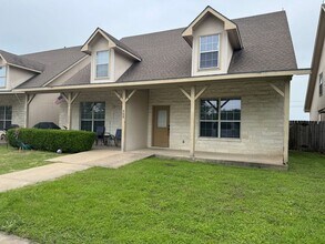Building Photo - 200 Sandstone Dr