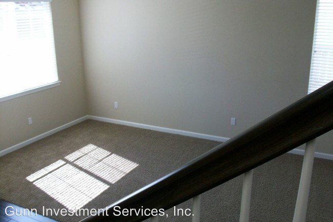 Building Photo - 10896 Oakhaven Dr