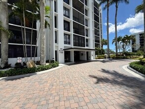 Building Photo - 7738 Lakeside Blvd