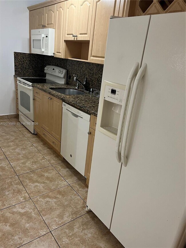 Foto del edificio - 627 W 68th St