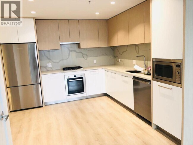 Building Photo - 567 Clarke Rd