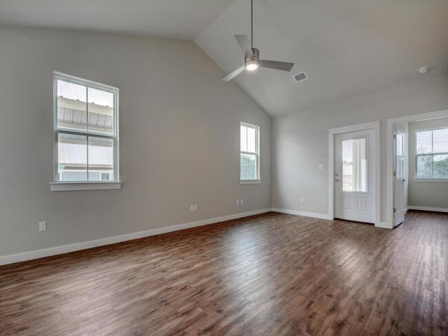 Building Photo - 341 Rose Dr