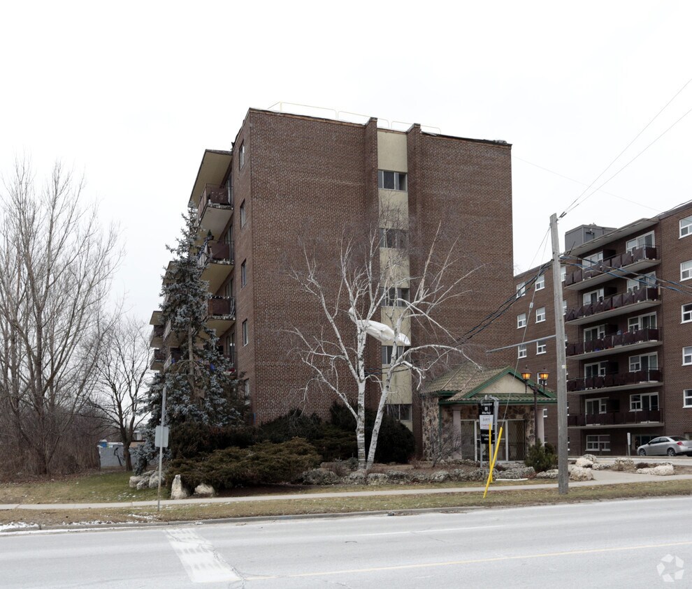 Photo du bâtiment - 85 & 89 Willow Road Apartments  