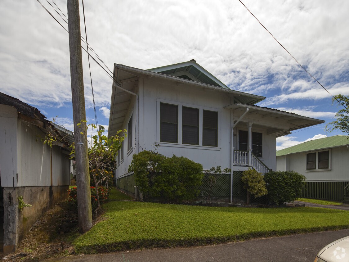 Building Photo - 94 Kapiolani St